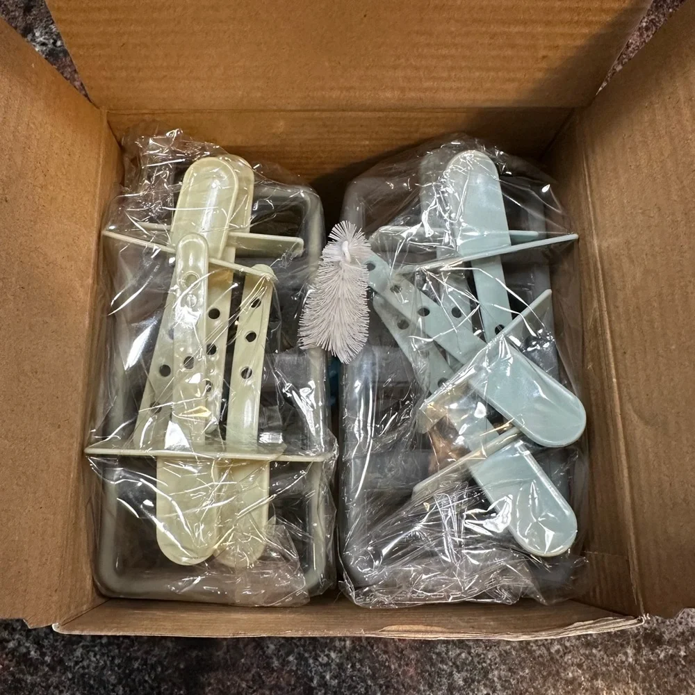 New in box- set of popsicle molds